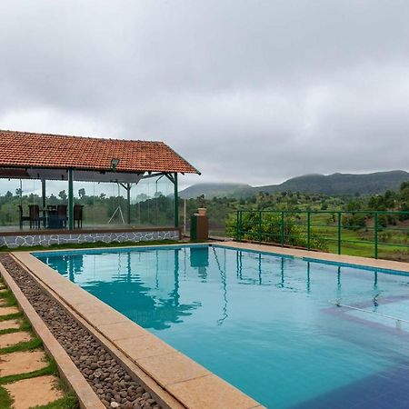 Stayvista'S Ficus Farms - Mountain-View Haven With Rustic Artsy Interiors, Outdoor Pool, Glasshouse, Home Theatre & Karaoke Delight Igatpuri Eksteriør billede