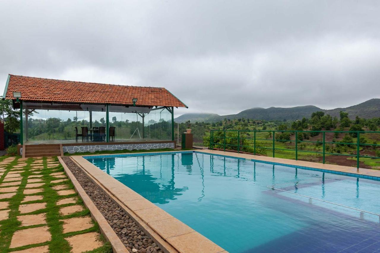 Stayvista'S Ficus Farms - Mountain-View Haven With Rustic Artsy Interiors, Outdoor Pool, Glasshouse, Home Theatre & Karaoke Delight Igatpuri Eksteriør billede