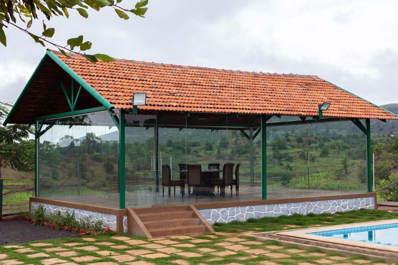 Stayvista'S Ficus Farms - Mountain-View Haven With Rustic Artsy Interiors, Outdoor Pool, Glasshouse, Home Theatre & Karaoke Delight Igatpuri Eksteriør billede