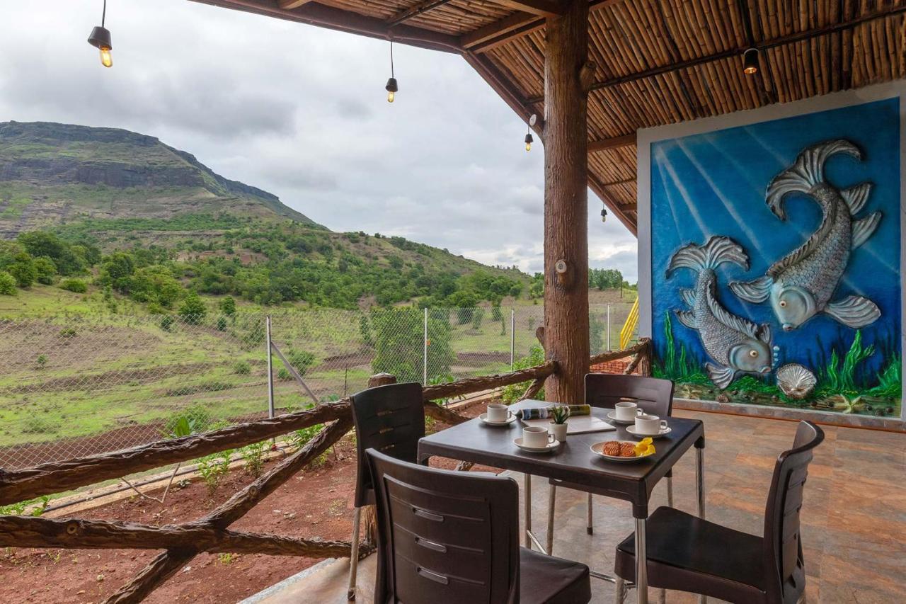 Stayvista'S Ficus Farms - Mountain-View Haven With Rustic Artsy Interiors, Outdoor Pool, Glasshouse, Home Theatre & Karaoke Delight Igatpuri Eksteriør billede