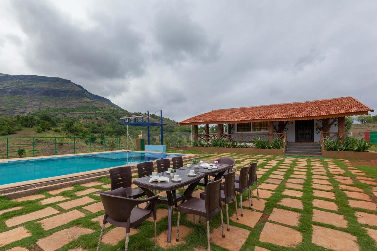 Stayvista'S Ficus Farms - Mountain-View Haven With Rustic Artsy Interiors, Outdoor Pool, Glasshouse, Home Theatre & Karaoke Delight Igatpuri Eksteriør billede