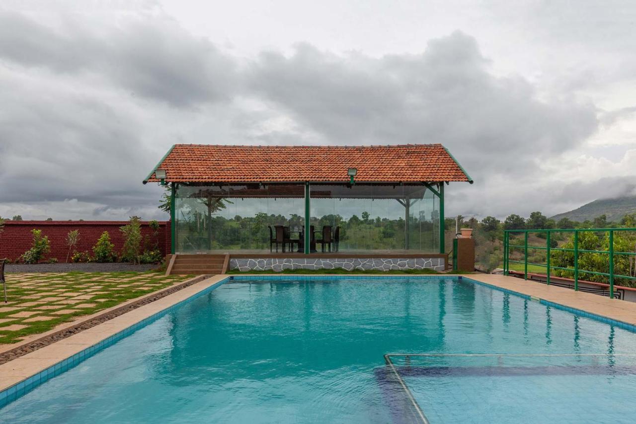 Stayvista'S Ficus Farms - Mountain-View Haven With Rustic Artsy Interiors, Outdoor Pool, Glasshouse, Home Theatre & Karaoke Delight Igatpuri Eksteriør billede