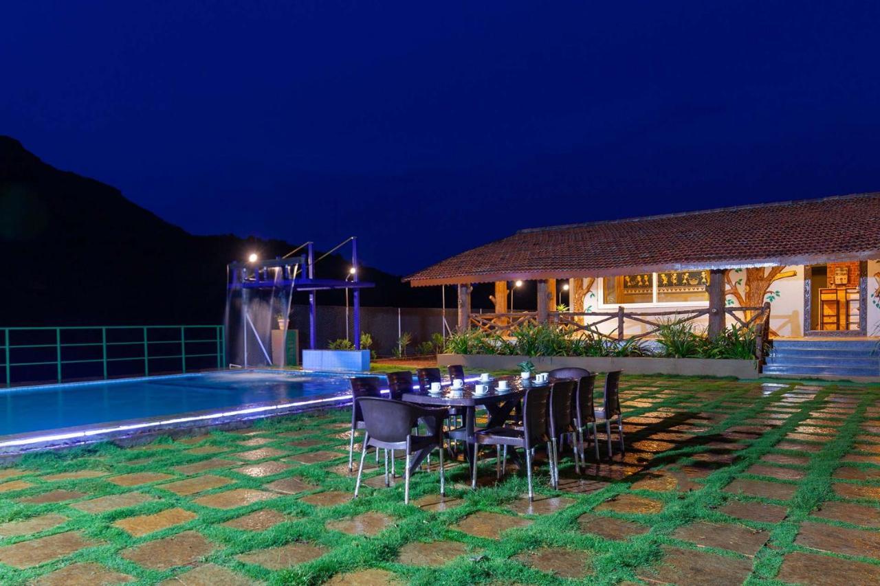 Stayvista'S Ficus Farms - Mountain-View Haven With Rustic Artsy Interiors, Outdoor Pool, Glasshouse, Home Theatre & Karaoke Delight Igatpuri Eksteriør billede